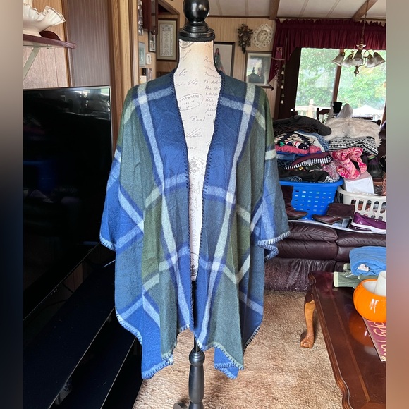 Plaid WOOLRICH Shawl Blanket Wrap Poncho ~ One Size Fits All. - Picture 12 of 15